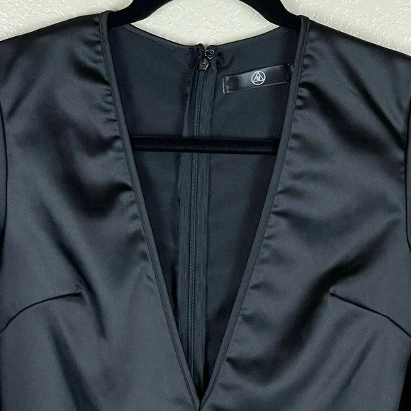 Missguided Romper Women's Sz 2 Shorts Deep V-Neck Flutter Sleeve Satin Black - Picture 5 of 11